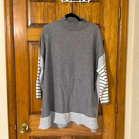 Chicwish pullover cape sweater in gray and white size L - Picture 1 of 3